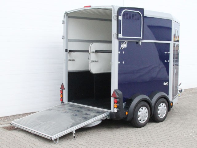 Ifor Williams Pferdeanhänger HB506|Sattelkammer|blau-Neu – Bild 4