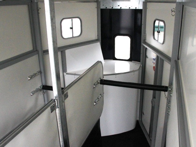 Ifor Williams Pferdeanhänger HB506|Sattelkammer|blau-Neu – Bild 5