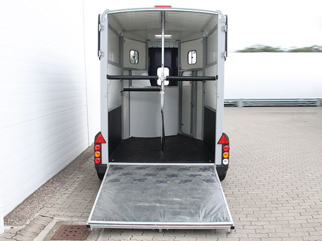 Ifor Williams Pferdeanhänger HB506|Sattelkammer|blau-Neu – Bild 3